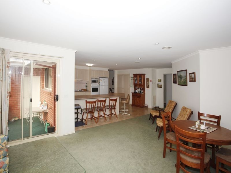 13 Pioneers Crescent, Pakenham VIC 3810
