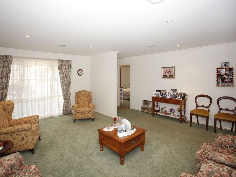 13 Pioneers Crescent, Pakenham VIC 3810