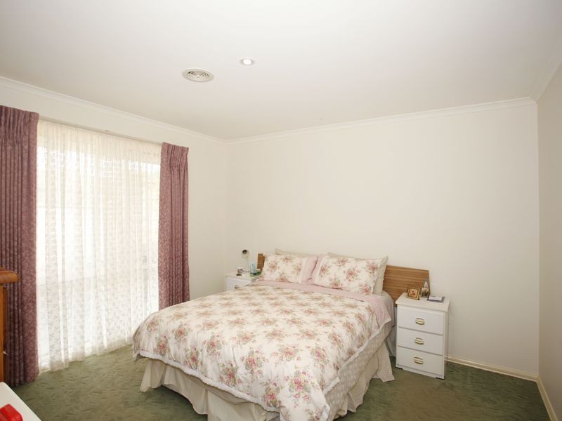 13 Pioneers Crescent, Pakenham VIC 3810