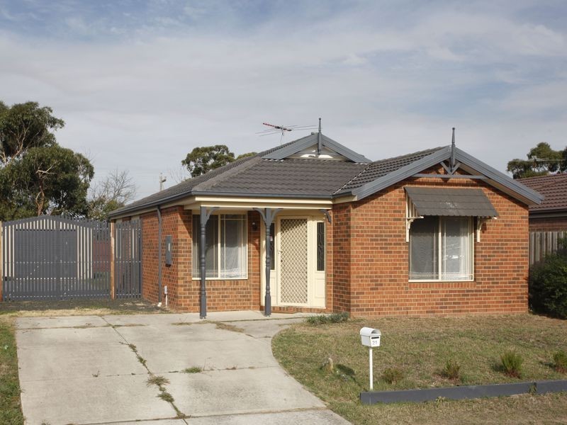 21 Wakenshaw Crescent, Pakenham VIC 3810
