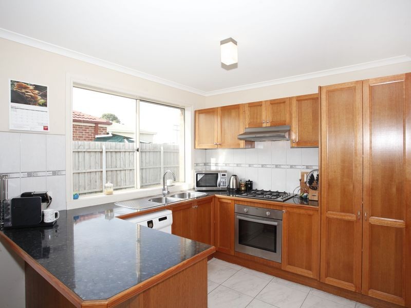 21 Wakenshaw Crescent, Pakenham VIC 3810