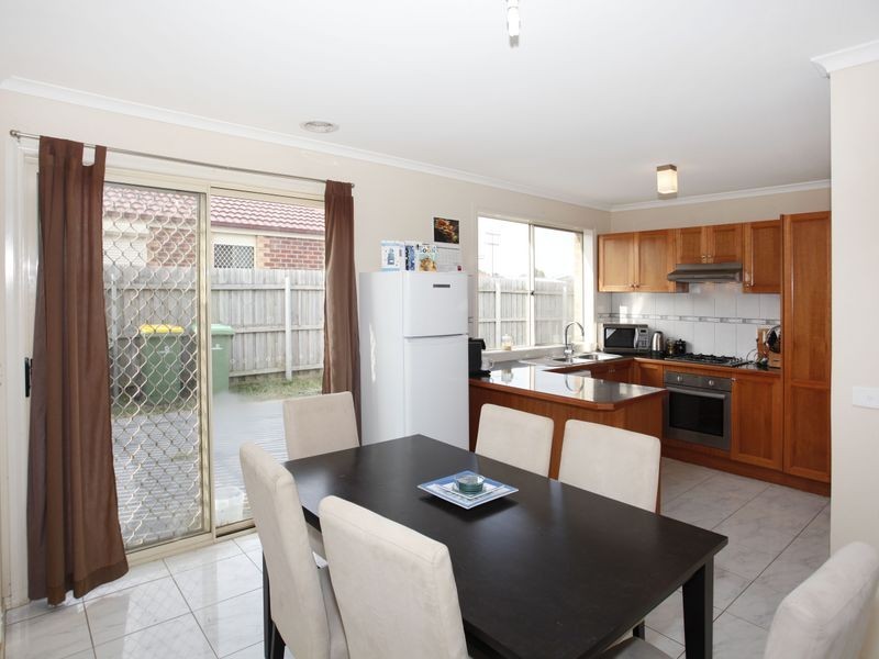 21 Wakenshaw Crescent, Pakenham VIC 3810