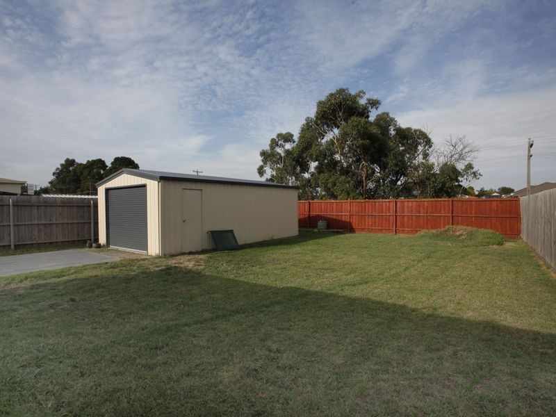 21 Wakenshaw Crescent, Pakenham VIC 3810