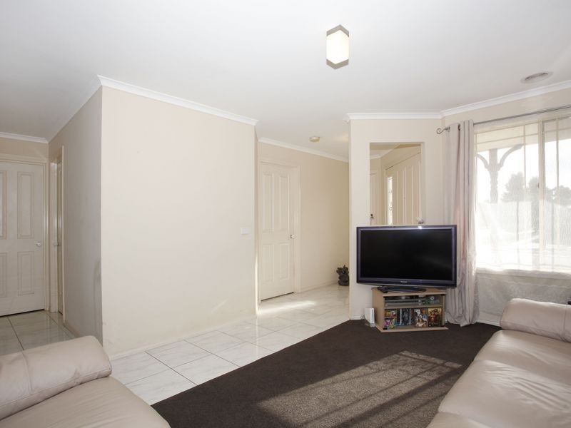 21 Wakenshaw Crescent, Pakenham VIC 3810