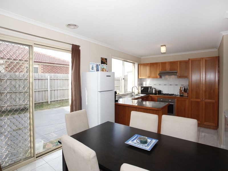 21 Wakenshaw Crescent, Pakenham VIC 3810