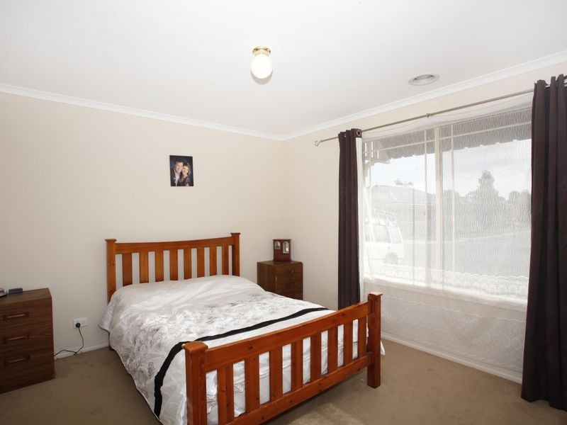 21 Wakenshaw Crescent, Pakenham VIC 3810