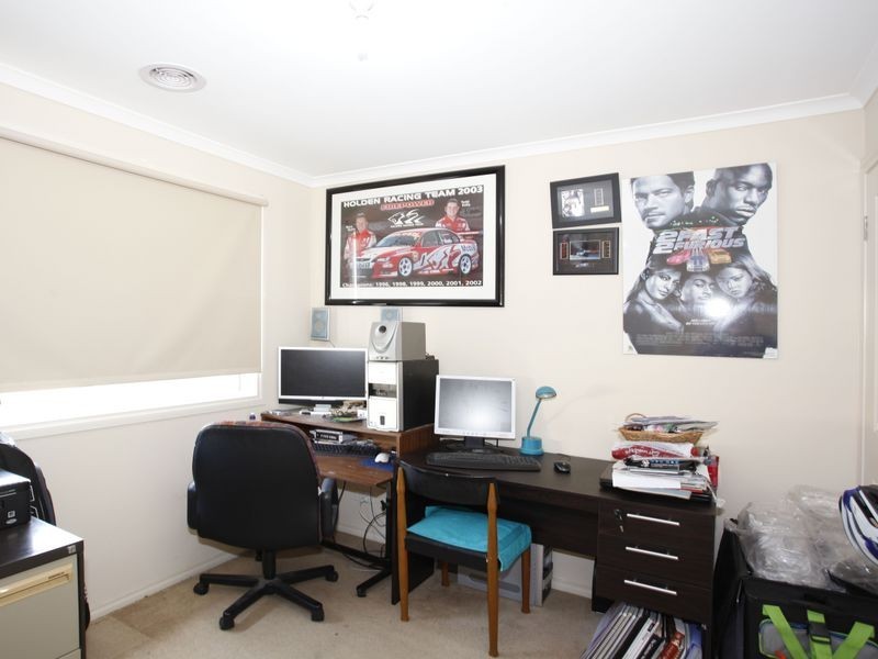 21 Wakenshaw Crescent, Pakenham VIC 3810