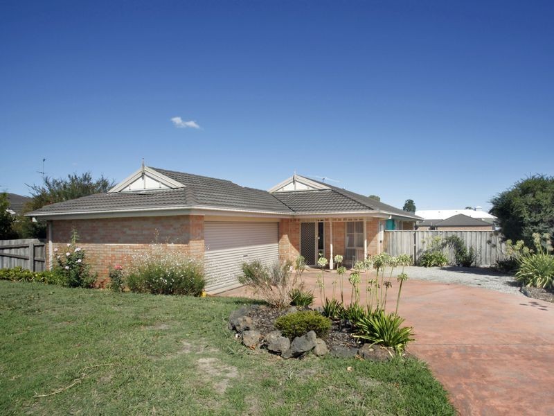 6 Jacqueline Place, Pakenham VIC 3810
