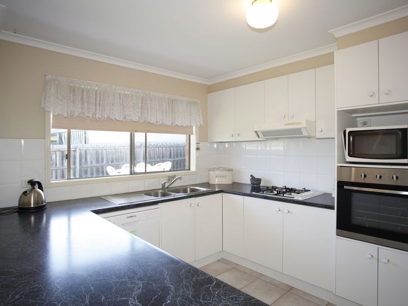 6 Jacqueline Place, Pakenham VIC 3810