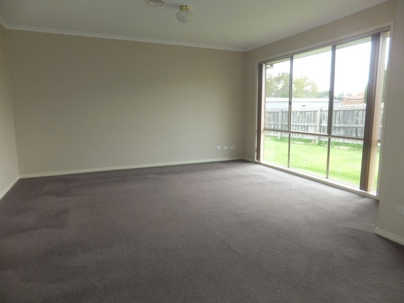 6 Jacqueline Place, Pakenham VIC 3810