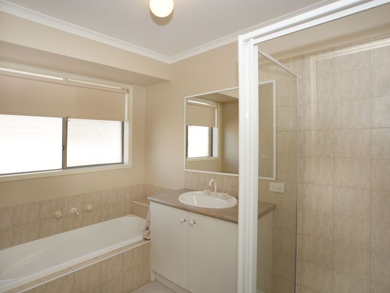 6 Jacqueline Place, Pakenham VIC 3810