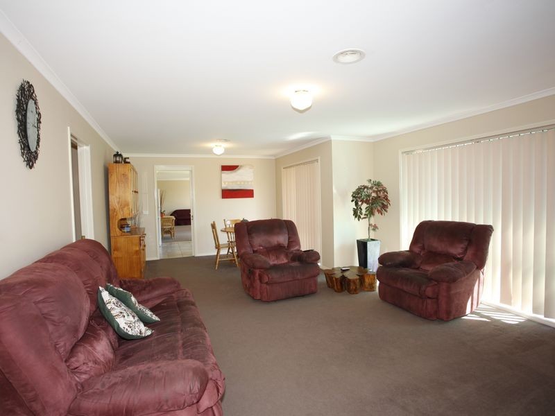 6 Jacqueline Place, Pakenham VIC 3810