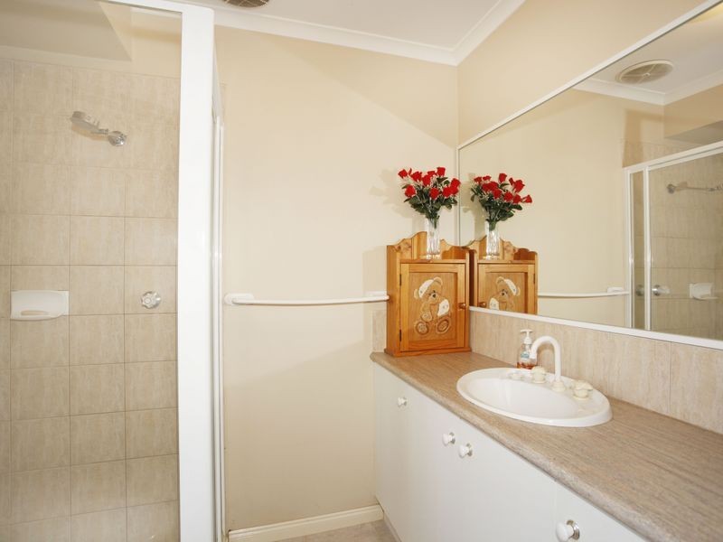 6 Jacqueline Place, Pakenham VIC 3810