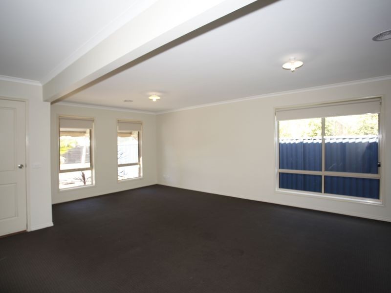 20 Paperbark Drive, Pakenham VIC 3810