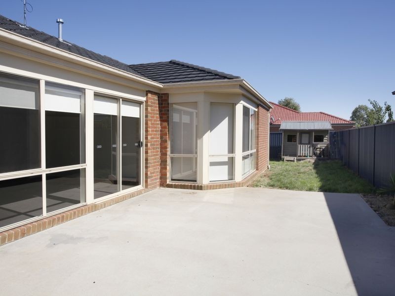 20 Paperbark Drive, Pakenham VIC 3810