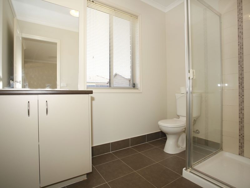 20 Paperbark Drive, Pakenham VIC 3810
