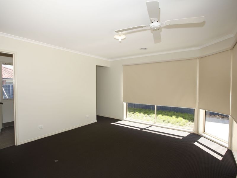 20 Paperbark Drive, Pakenham VIC 3810