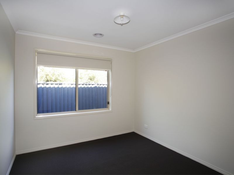 20 Paperbark Drive, Pakenham VIC 3810