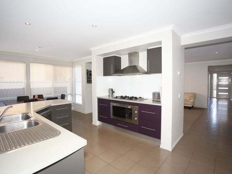 29 River Red Grove, Pakenham VIC 3810