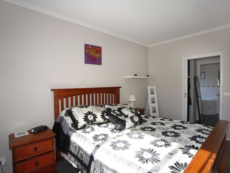 6 Yarra Close, Pakenham VIC 3810