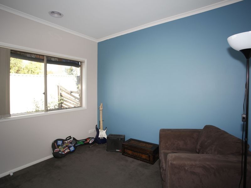 6 Yarra Close, Pakenham VIC 3810
