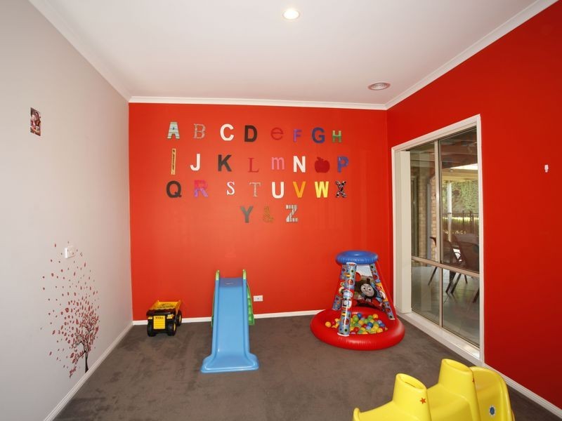 6 Yarra Close, Pakenham VIC 3810
