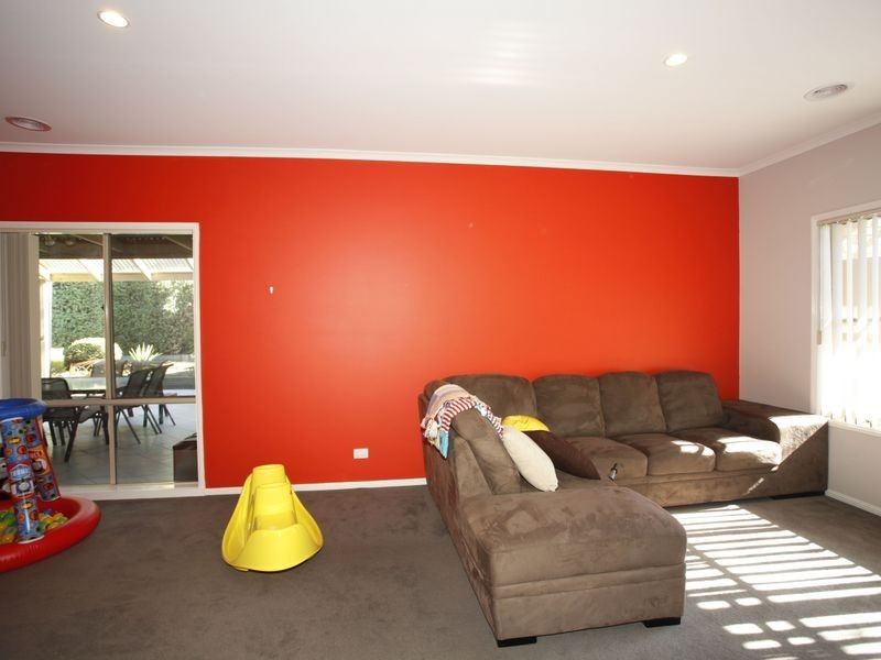 6 Yarra Close, Pakenham VIC 3810