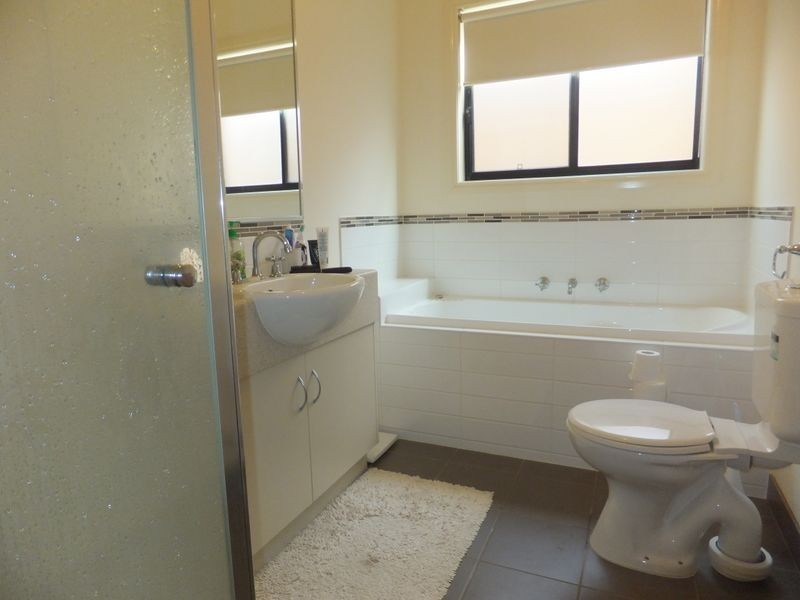 12/103 Army Road, Pakenham VIC 3810