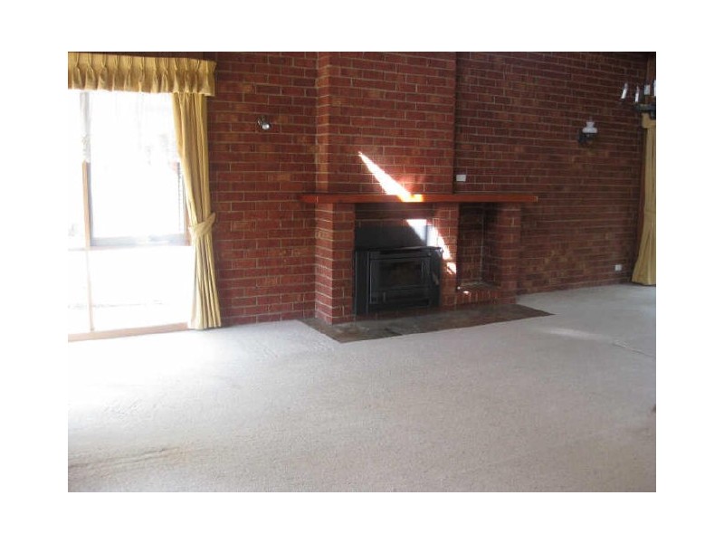 107 Army Road, Pakenham VIC 3810