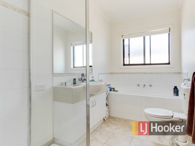 8/103 Army Road, Pakenham VIC 3810