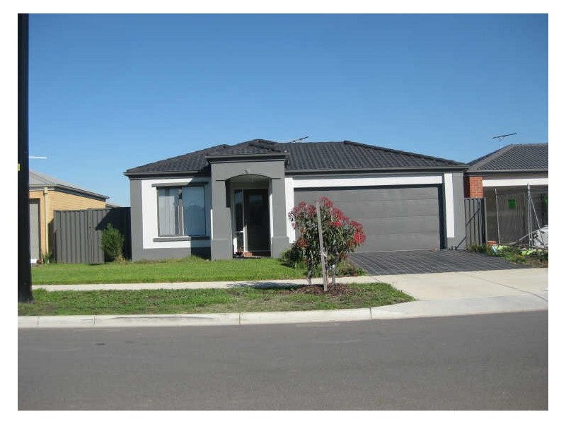 25 Orchard Valley Avenue, Pakenham VIC 3810