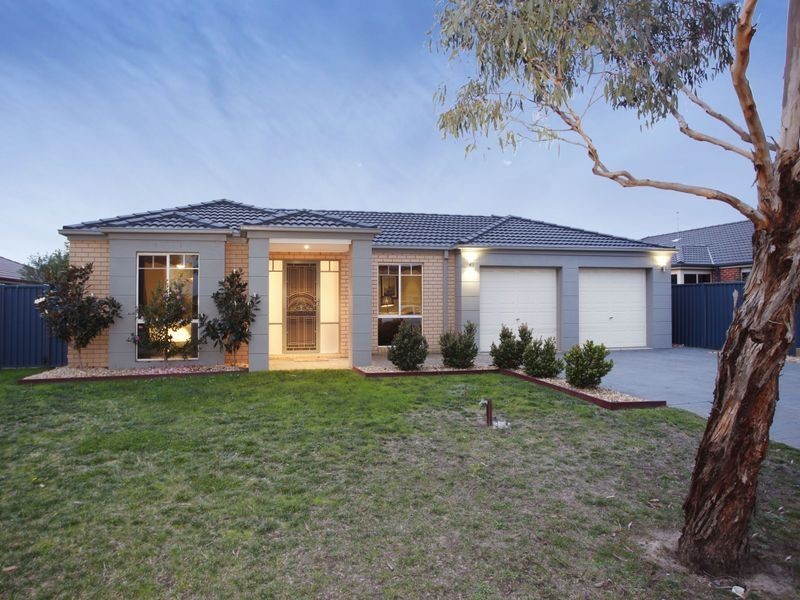 44 Scarlet Crescent, Pakenham VIC 3810