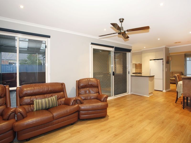 44 Scarlet Crescent, Pakenham VIC 3810