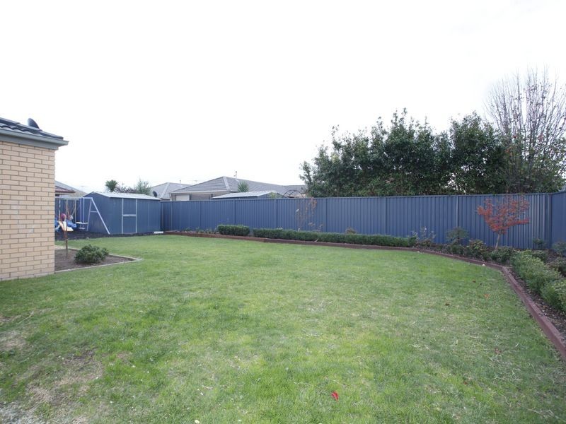 44 Scarlet Crescent, Pakenham VIC 3810