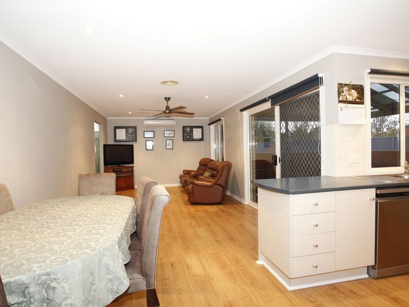 44 Scarlet Crescent, Pakenham VIC 3810