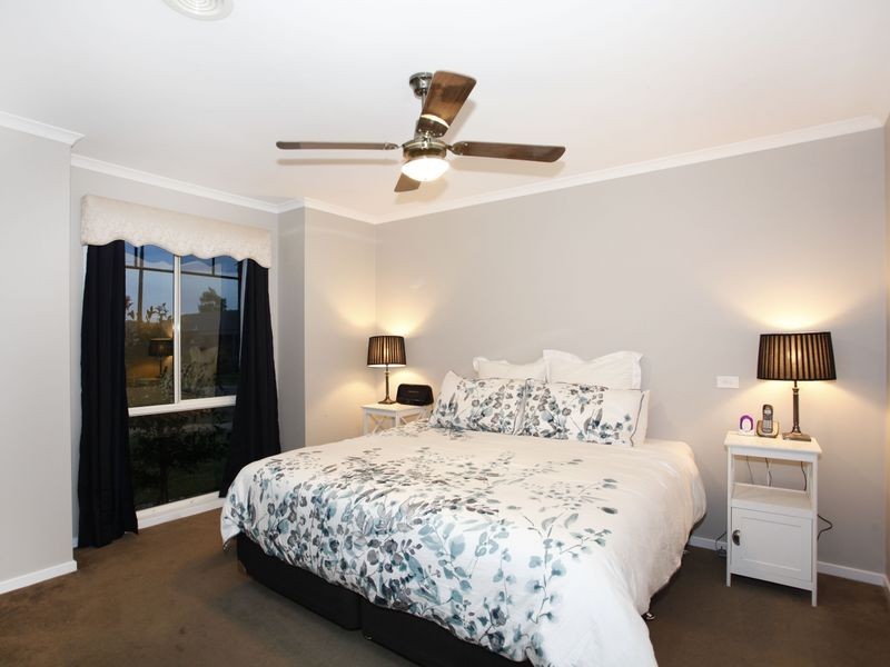 44 Scarlet Crescent, Pakenham VIC 3810