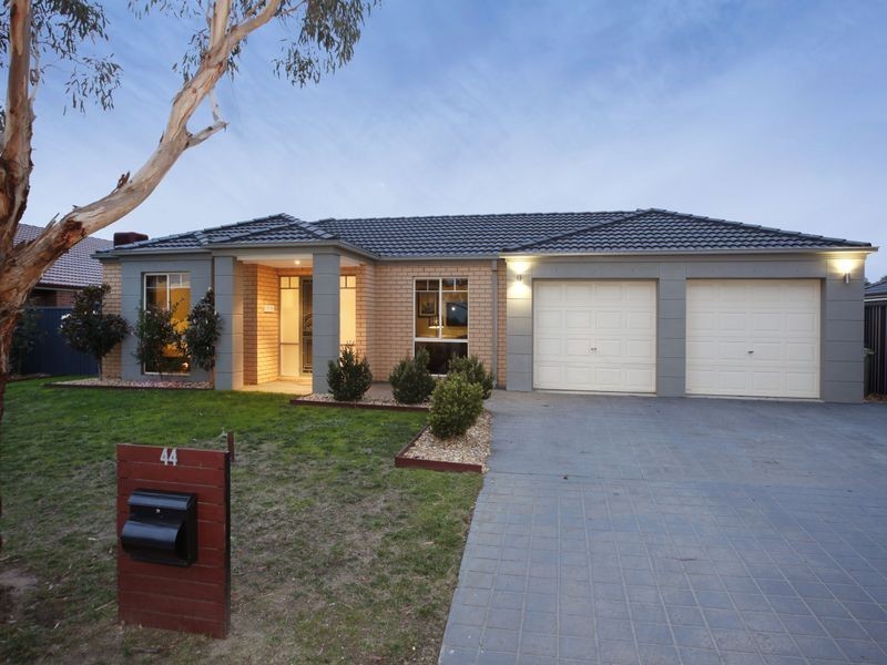 44 Scarlet Crescent, Pakenham VIC 3810