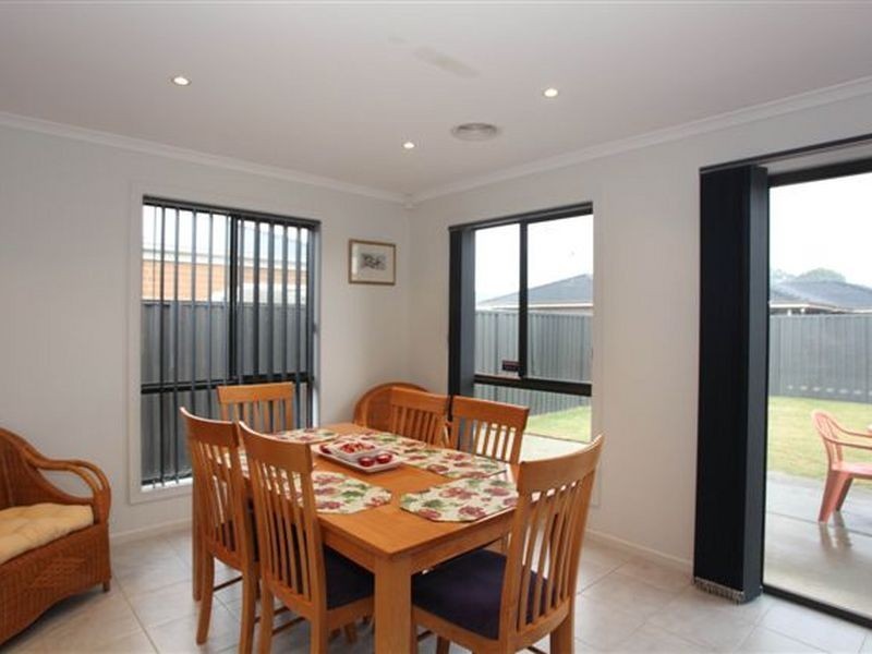 4 Chestnut Chase, Pakenham VIC 3810
