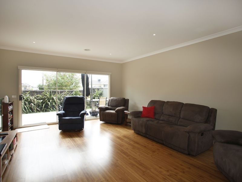 6 Sandpiper Close, Pakenham VIC 3810