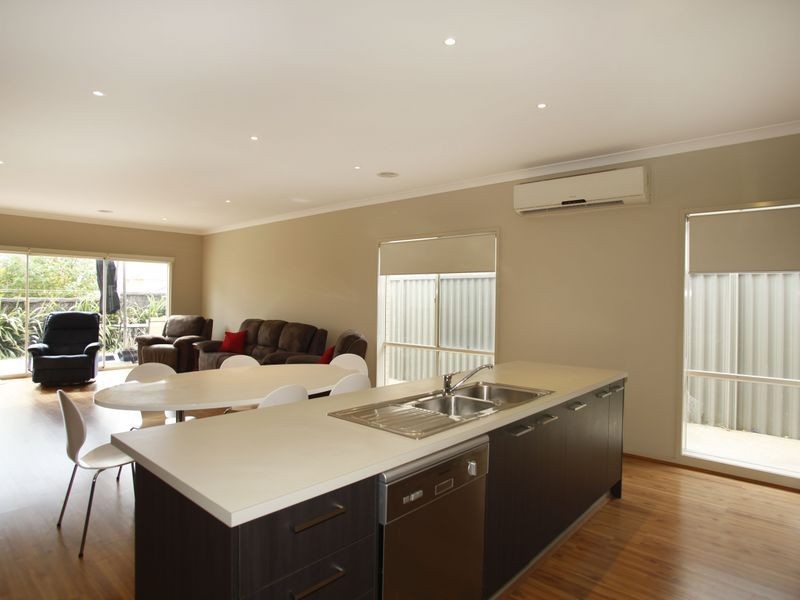 6 Sandpiper Close, Pakenham VIC 3810