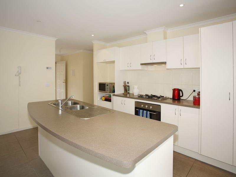 3/67 Wakenshaw Crescent, Pakenham VIC 3810