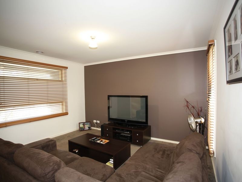 2 Hale Place, Pakenham VIC 3810