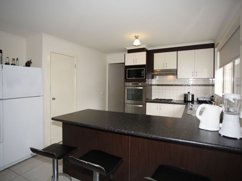 2 Hale Place, Pakenham VIC 3810