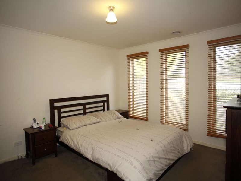 2 Hale Place, Pakenham VIC 3810