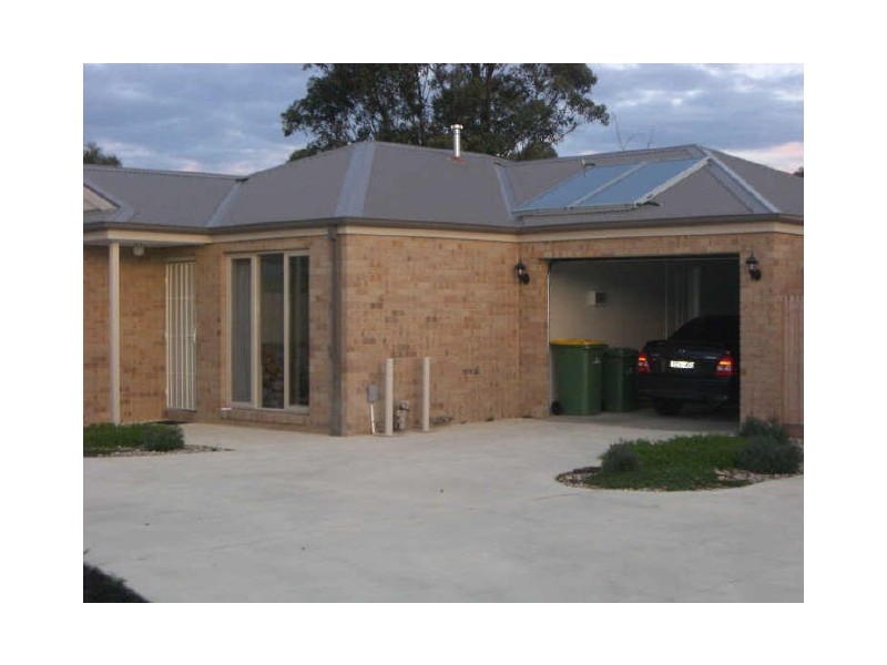 3/16A Henty Street, Pakenham VIC 3810