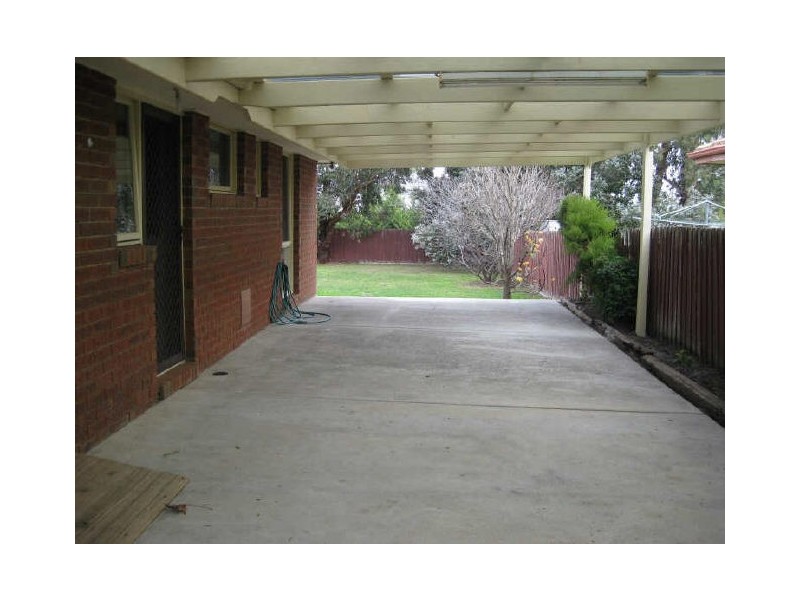 15 Smethurst Avenue, Pakenham VIC 3810