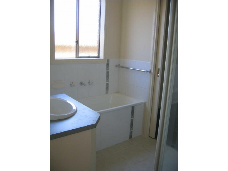 9 Wakenshaw Crescent, Pakenham VIC 3810