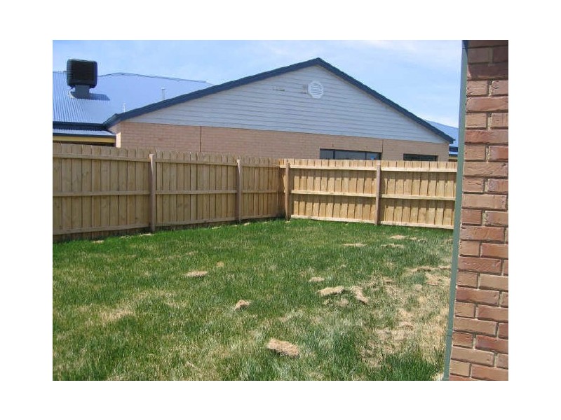 9 Wakenshaw Crescent, Pakenham VIC 3810