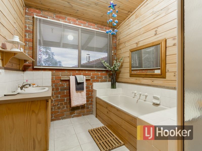 84 Bourkes Creek Road, Pakenham Upper VIC 3810