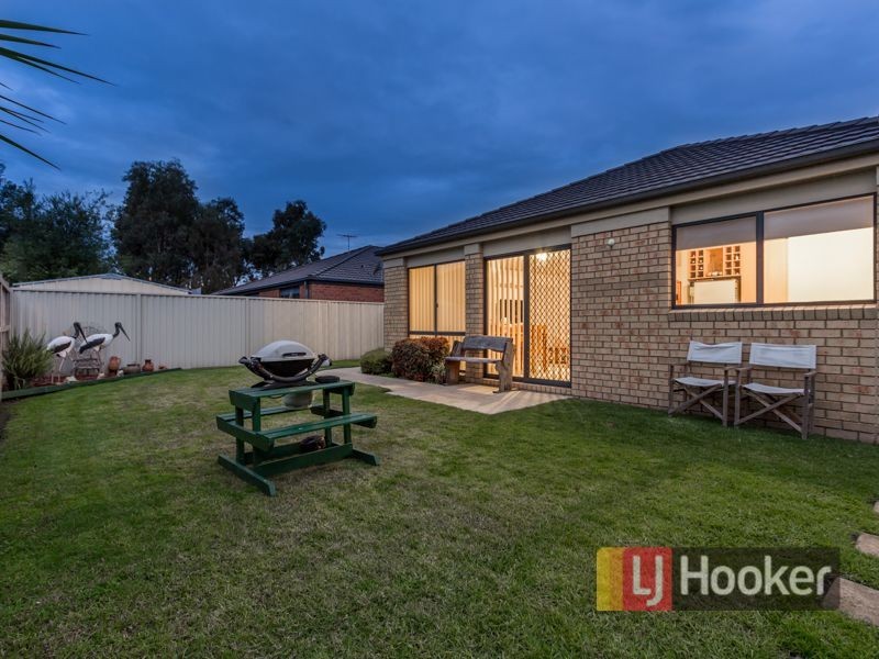 103 Oaklands Way, Pakenham VIC 3810
